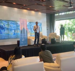 Suraj Kripalani pitching BonBillo at the Camp Hustle event 