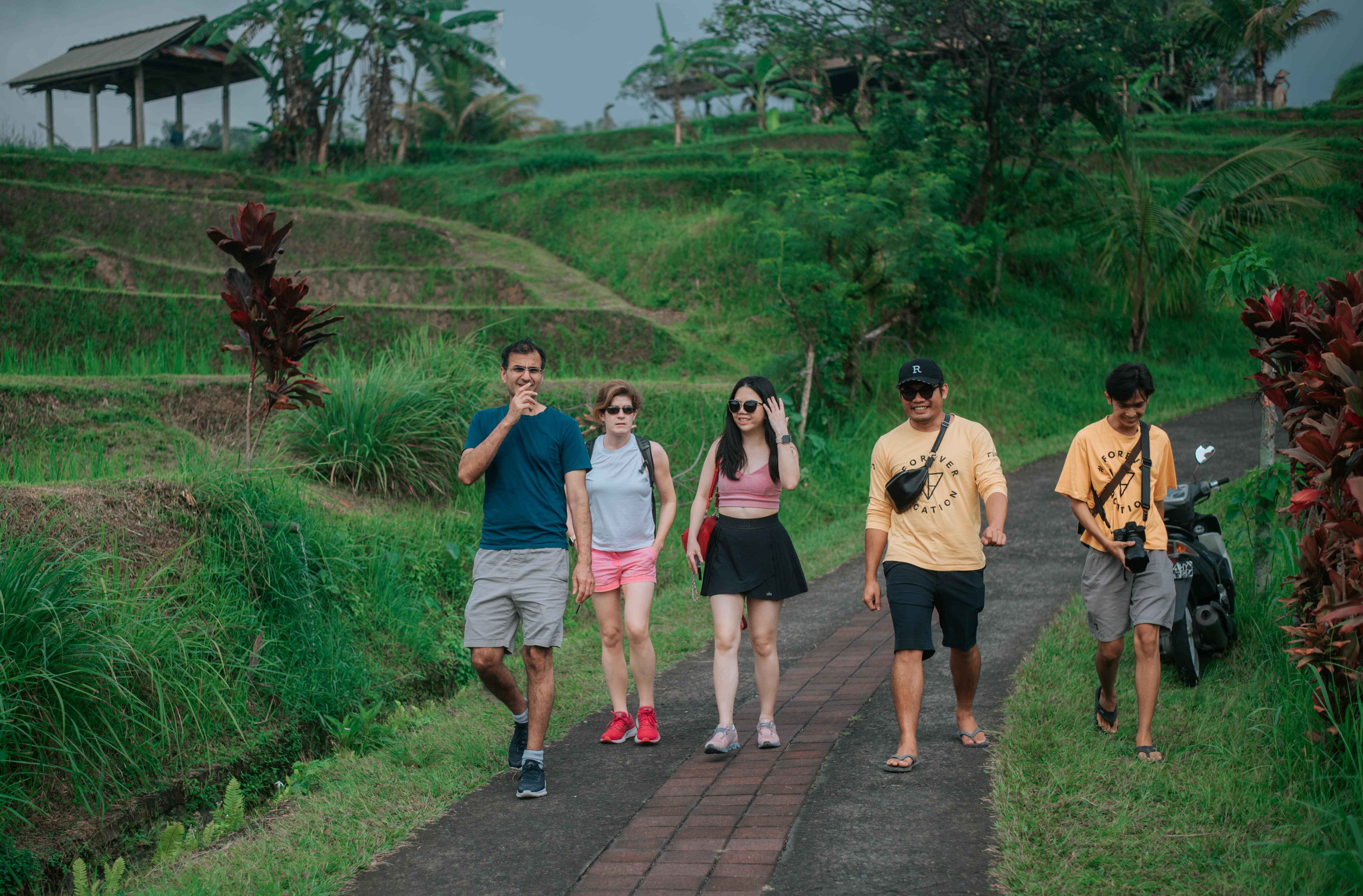 BonBillo team and cohort members at the most beautiful rice fields in Bali-min (1)